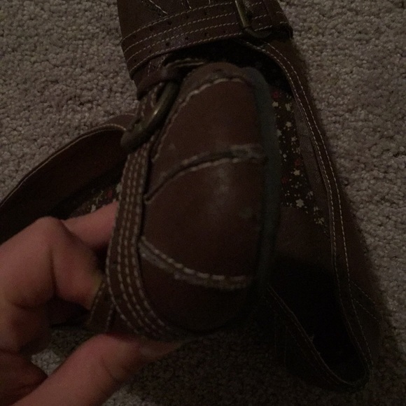 NEW SHOES - Picture 6 of 7